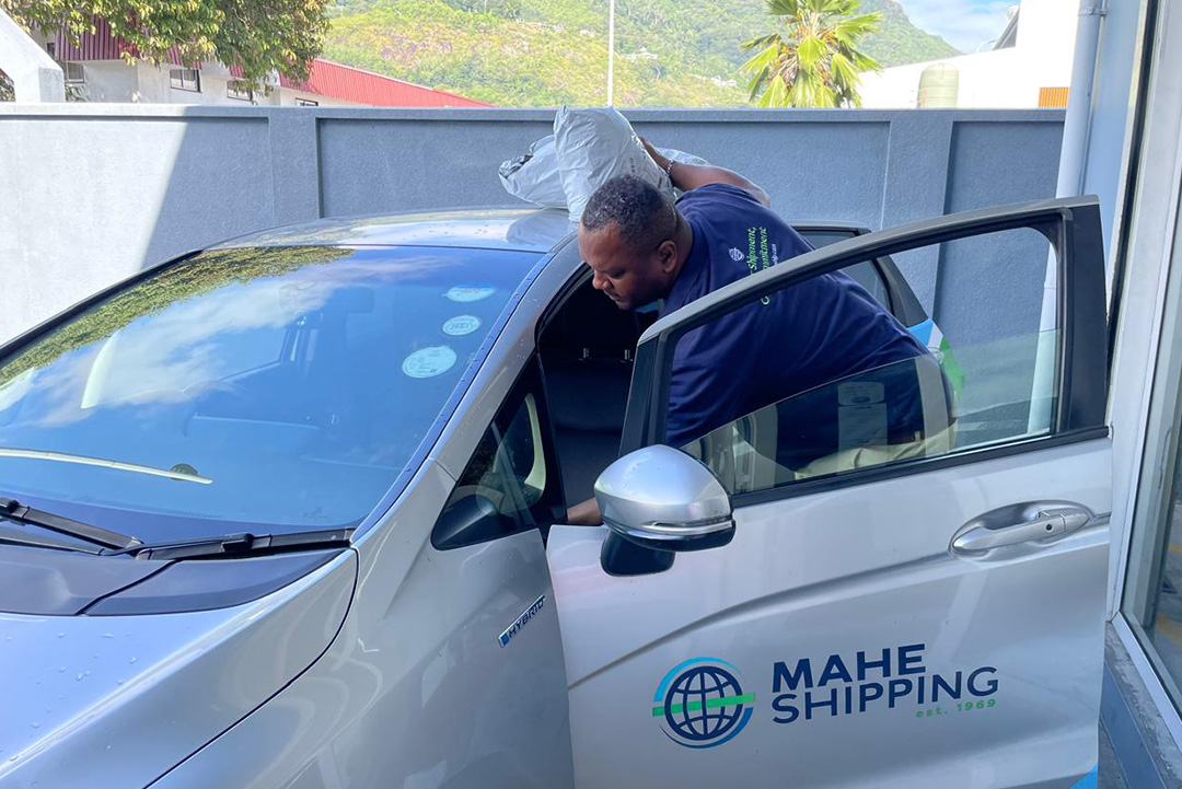 Mahe Shipping courier services